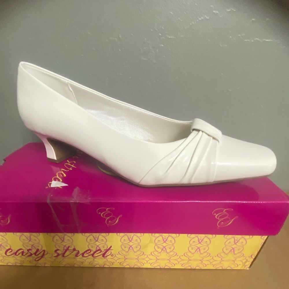 Easy Street Waive White Kitten Heel Pumps Square Toe Dress Shoes Womens 8.5 M